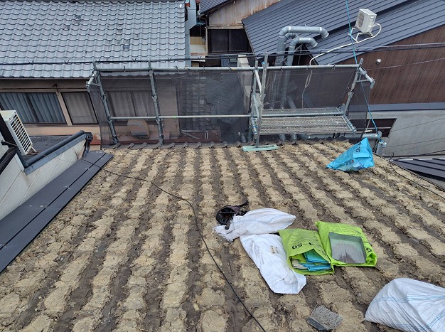 大屋根瓦撤去